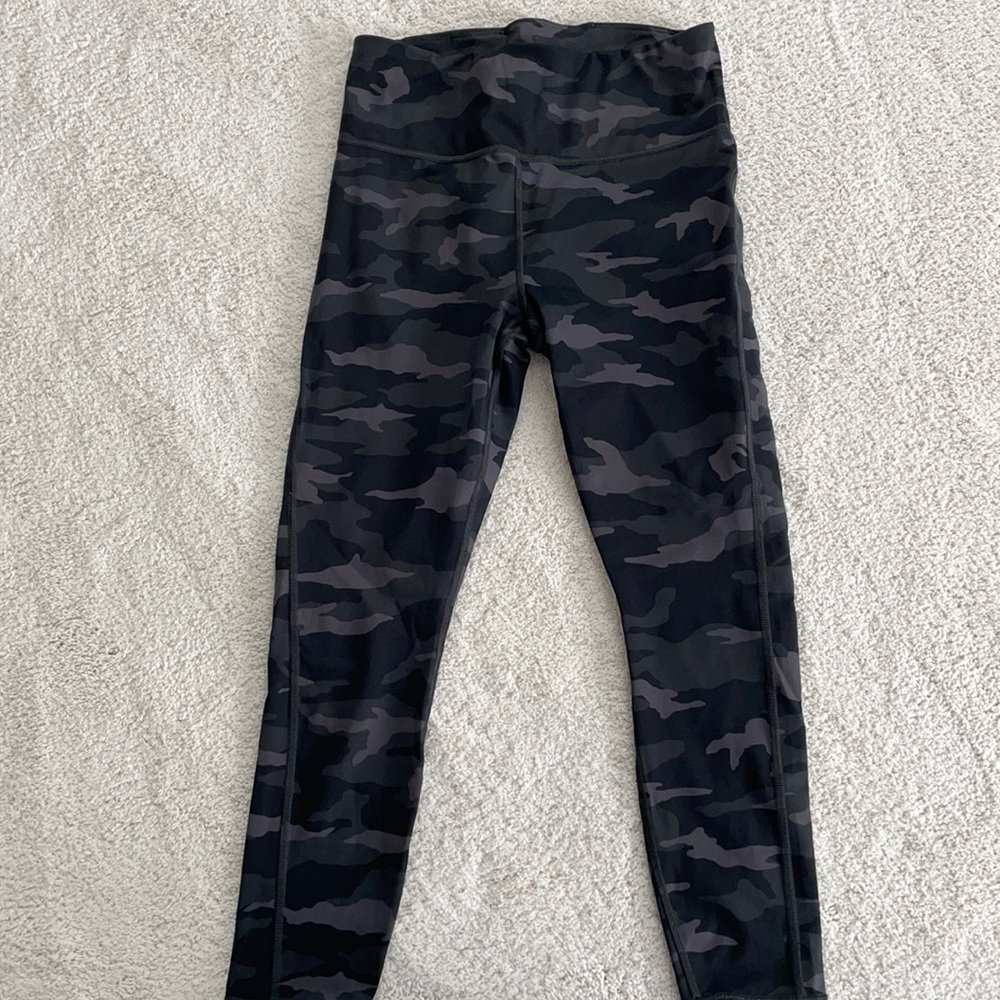 Athleta camo leggings. Ultimate 7/8 tight size small